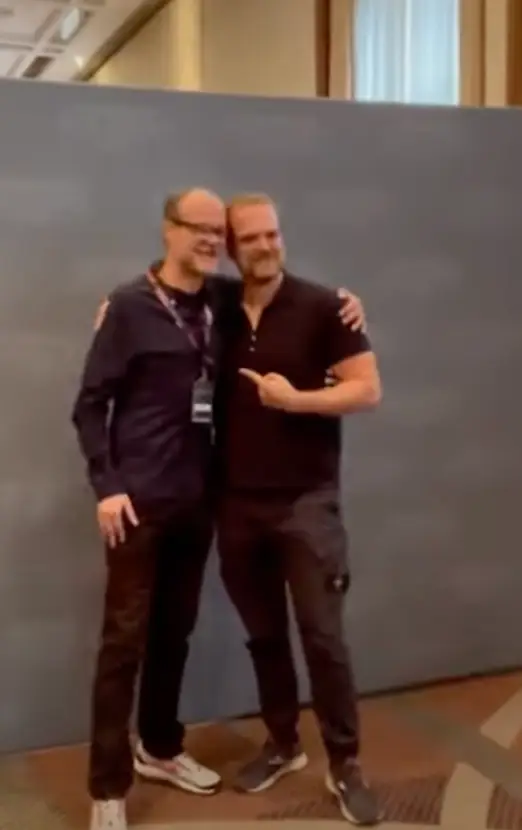 The actors posed for a snap together.