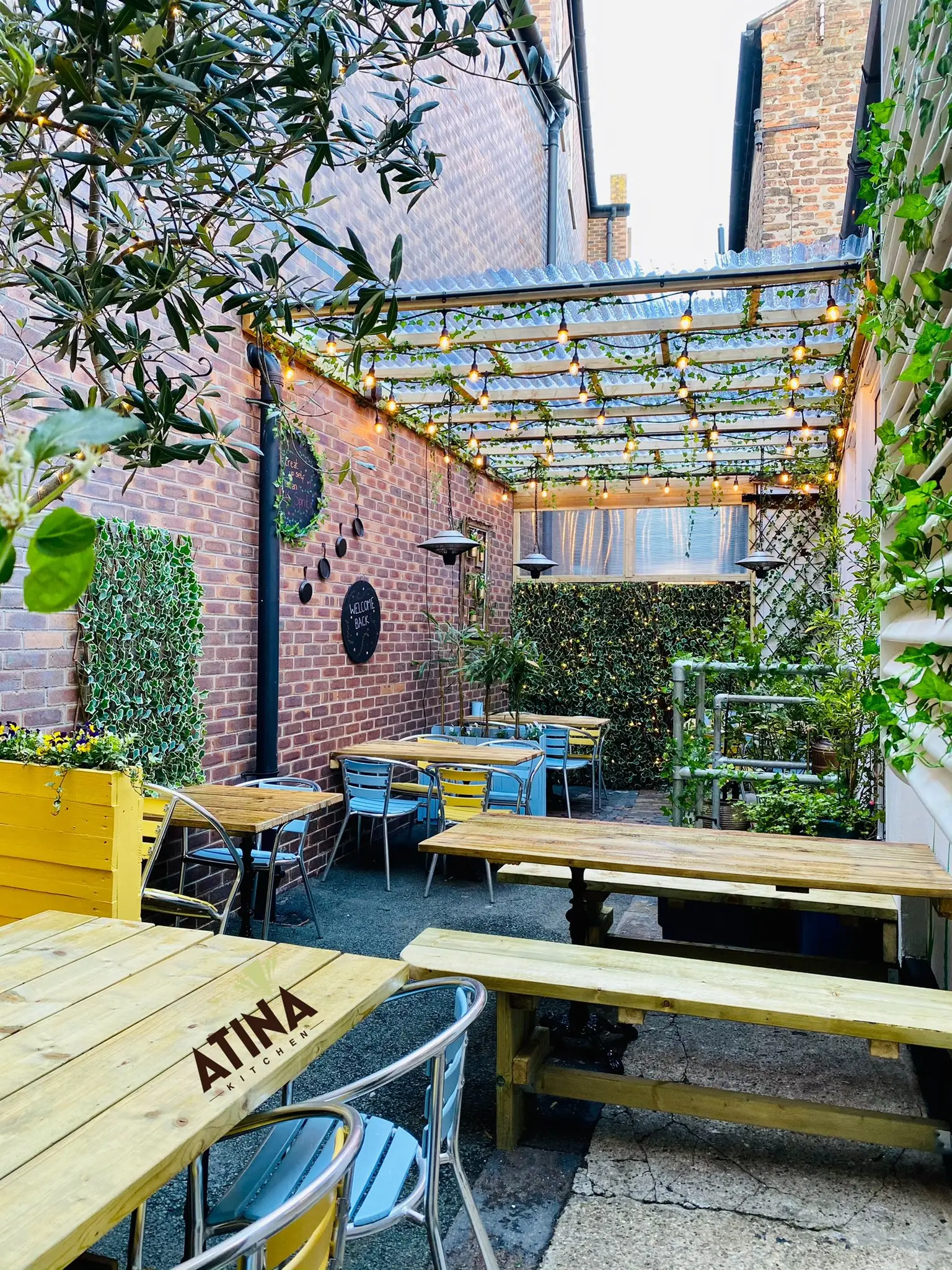 The restaurant was flooded with praise from social media users.