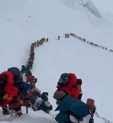 The footage suggests a cause for the cornice falling. (Instagram/everester.raj)