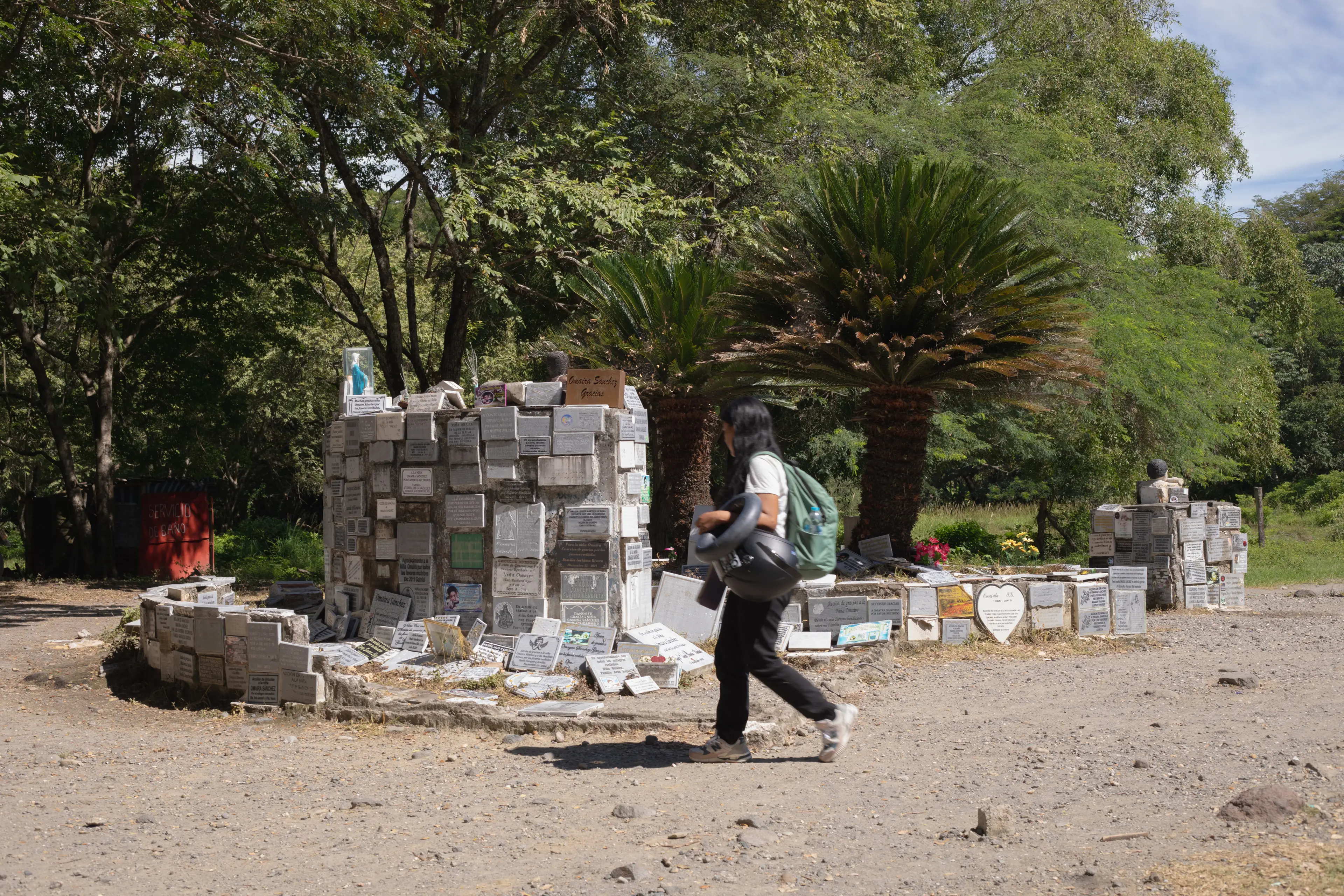 A shrine was place in Omayra's honour. (Marie Audinet / Hans Lucas / AFP via Getty Images)