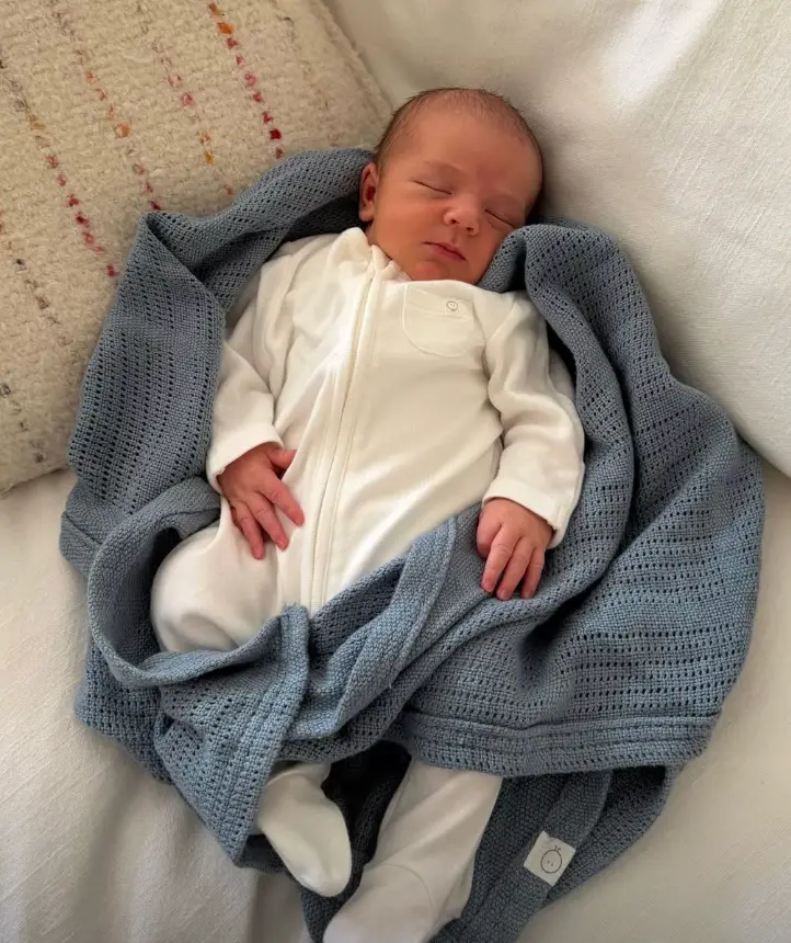 Their son's due date was apparently the day of the fight. (mollymae/Instagram Stories)