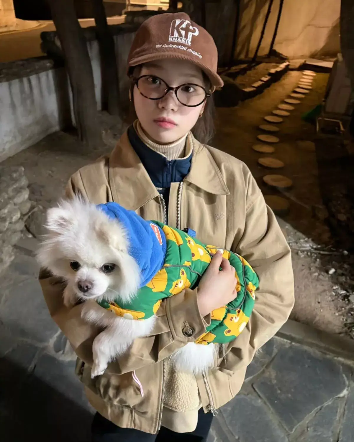 Kim Chaewon, of Le Sserafim, was seen kissing her dog in a viral video (Weverse)