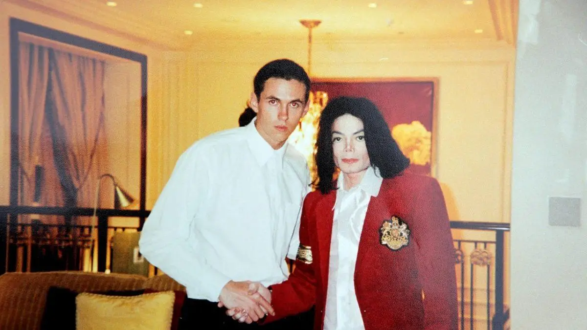 Michael Jackson's former bodyguard reveals why star used to wear nose tape