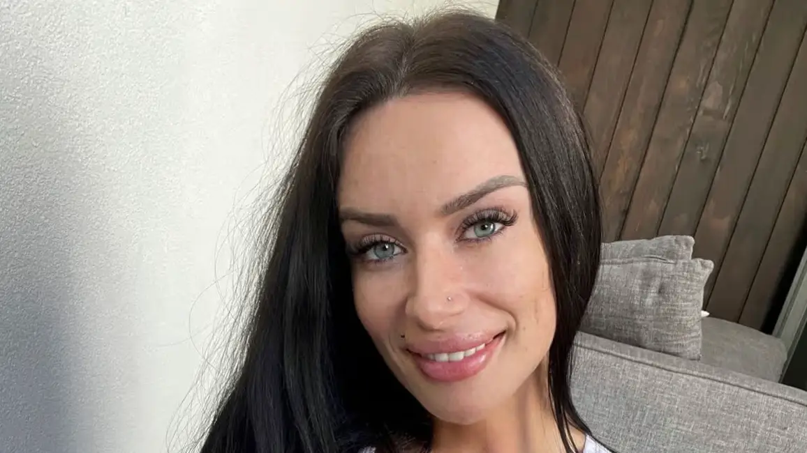 Woman who sleeps with married men shares main signs partner is cheating 