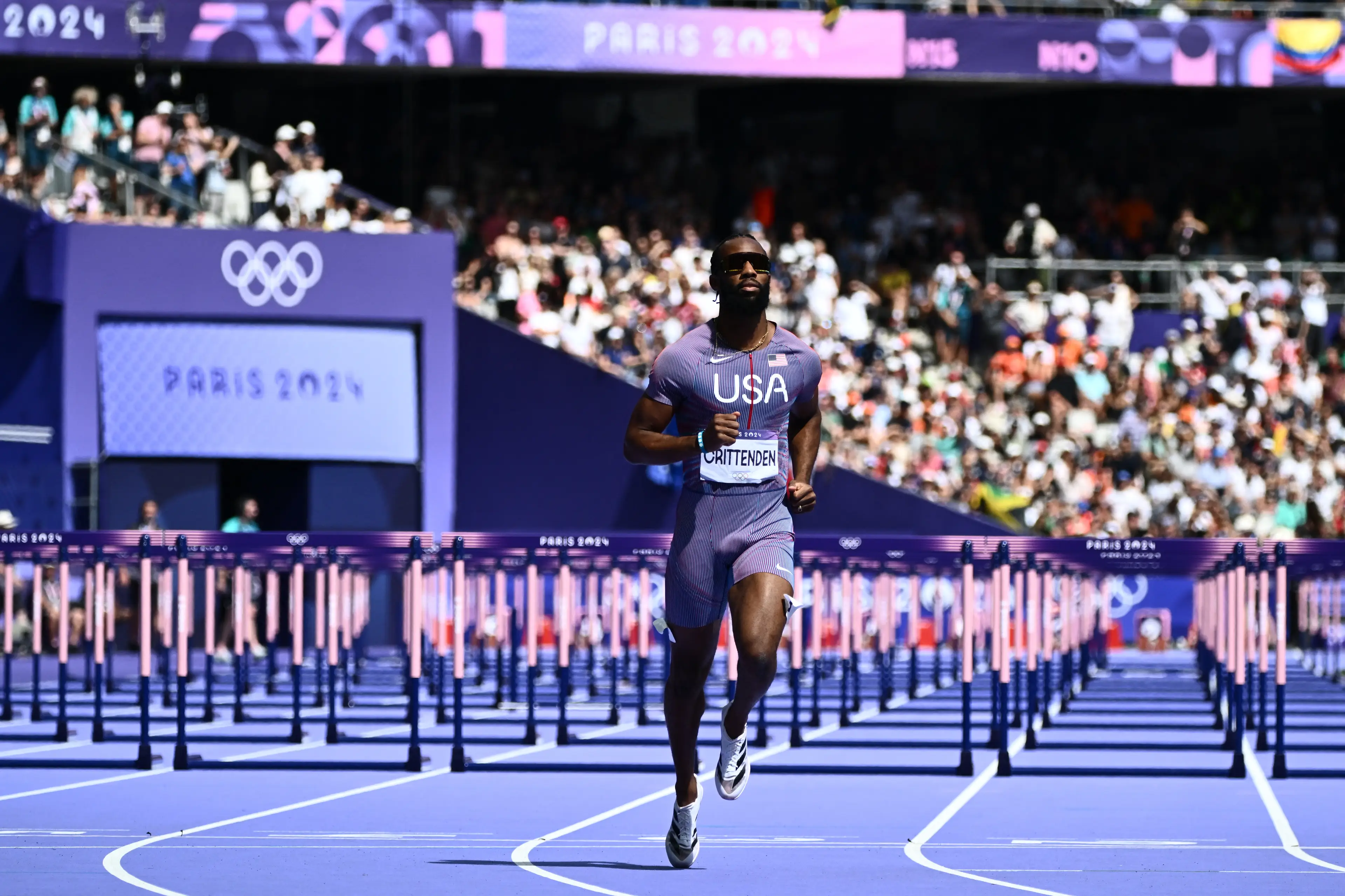 Freddie Crittenden finishing last during his initial heat. (JEWEL SAMAD/AFP via Getty Images)