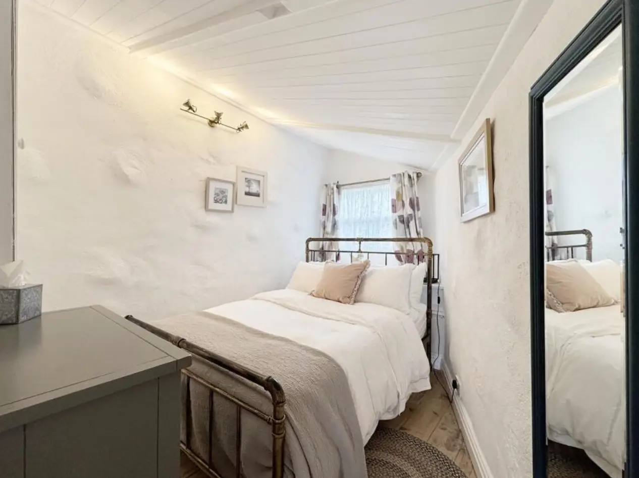 It's a bedroom, it contains a bed, what more could you want? (Rightmove)