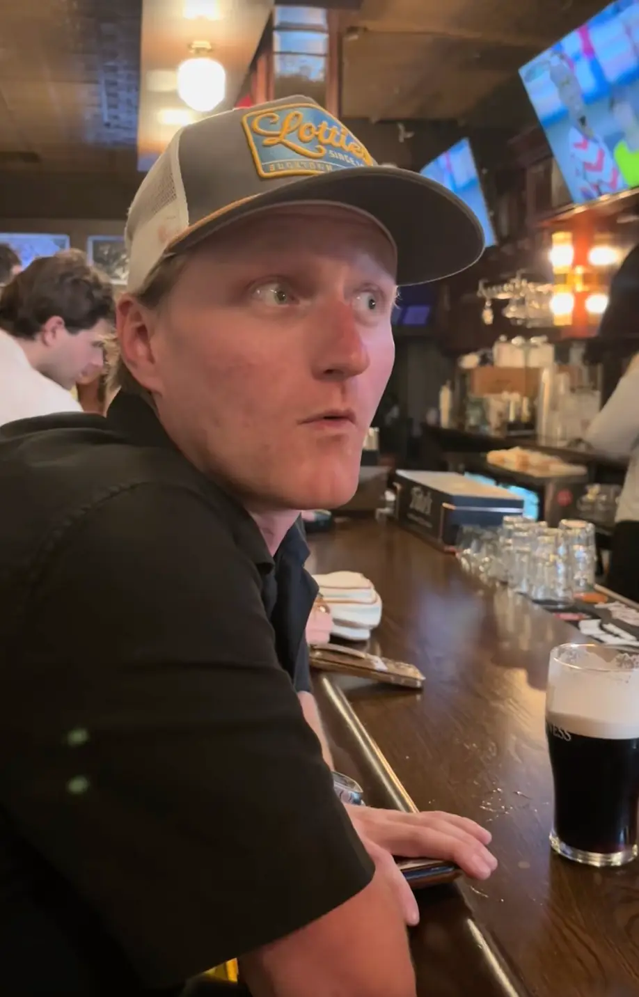 People at the Chicago bar were left wide-eyed in shock (abbeywellman/TikTok)