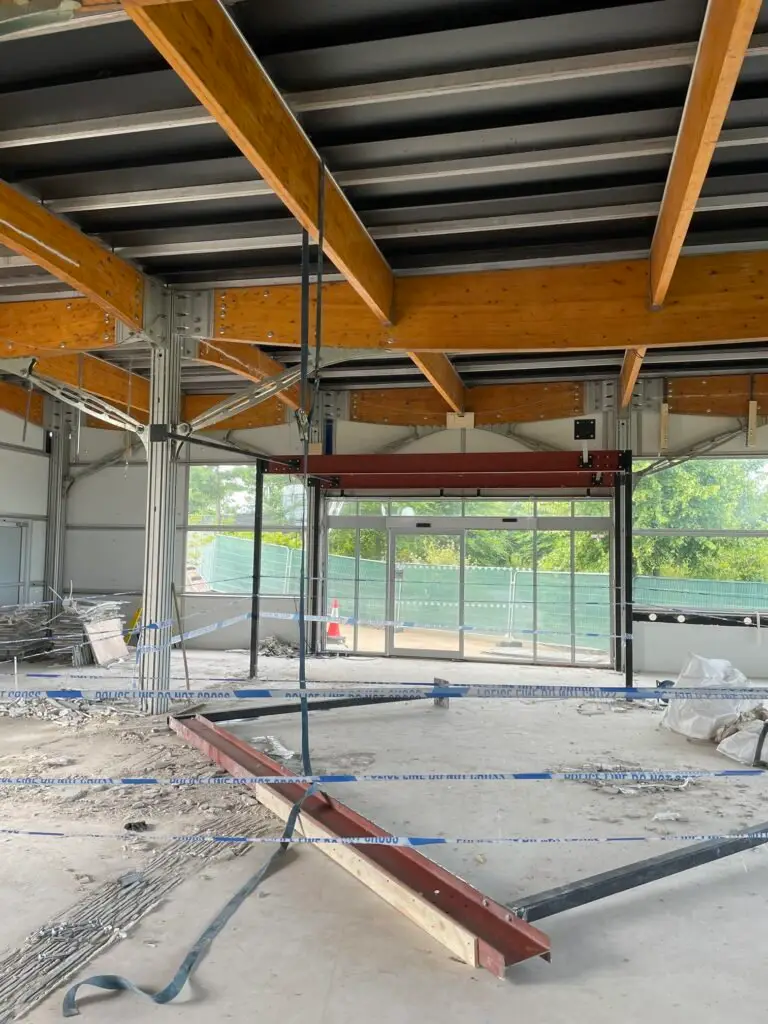 The steel beam and ratchet, which was later found not fit for purpose (SWNS)