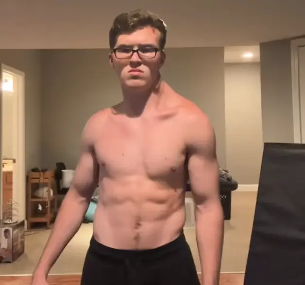 This is what he looks like after 200 days (Instagram/thecrookedman10)