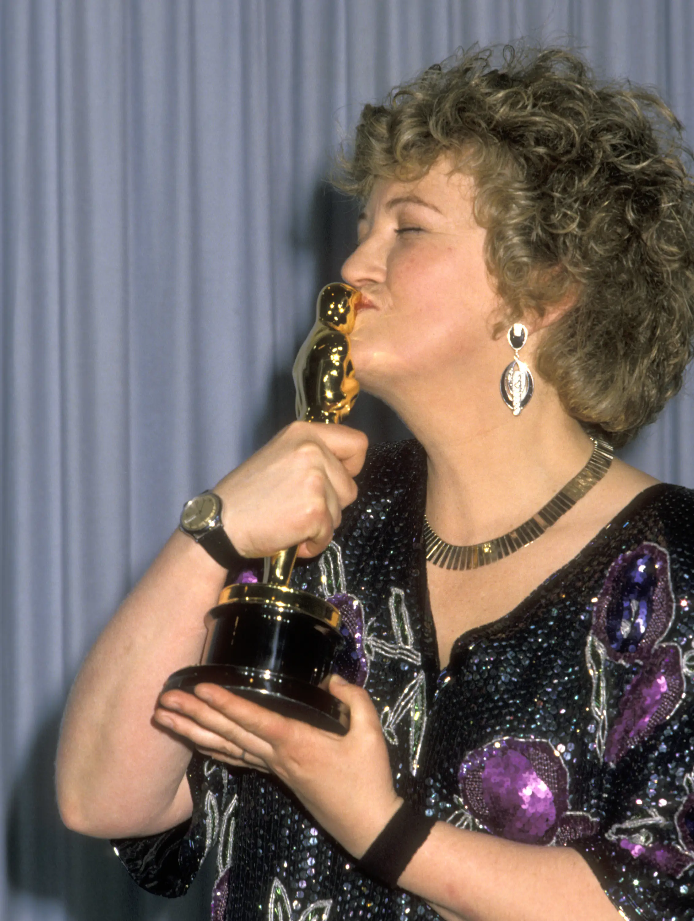 Fricker celebrating her 1990 Oscar win (Ron Galella/Ron Galella Collection via Getty Images)