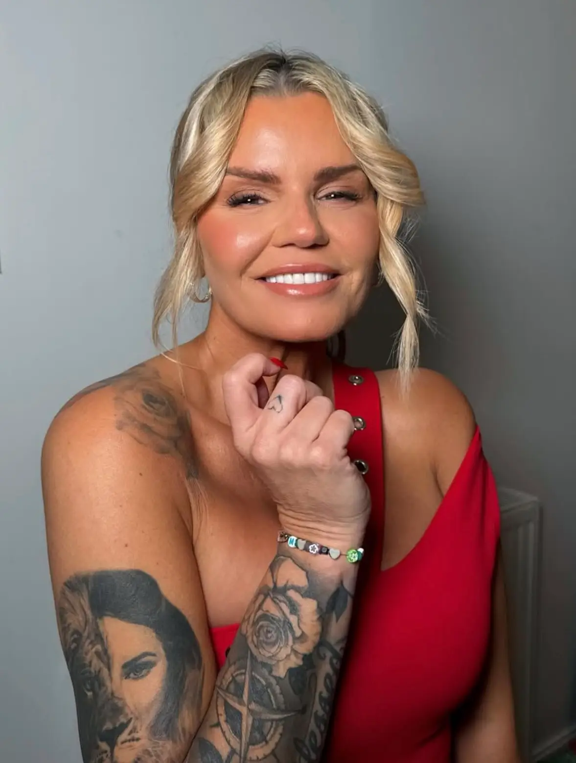 The mother-of-five says she is making a killing on OnlyFans (Instagram/@kerrykatona7)