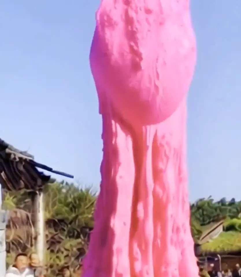 What the hell is this thing supposed to be? (Twitter/@javilopen)