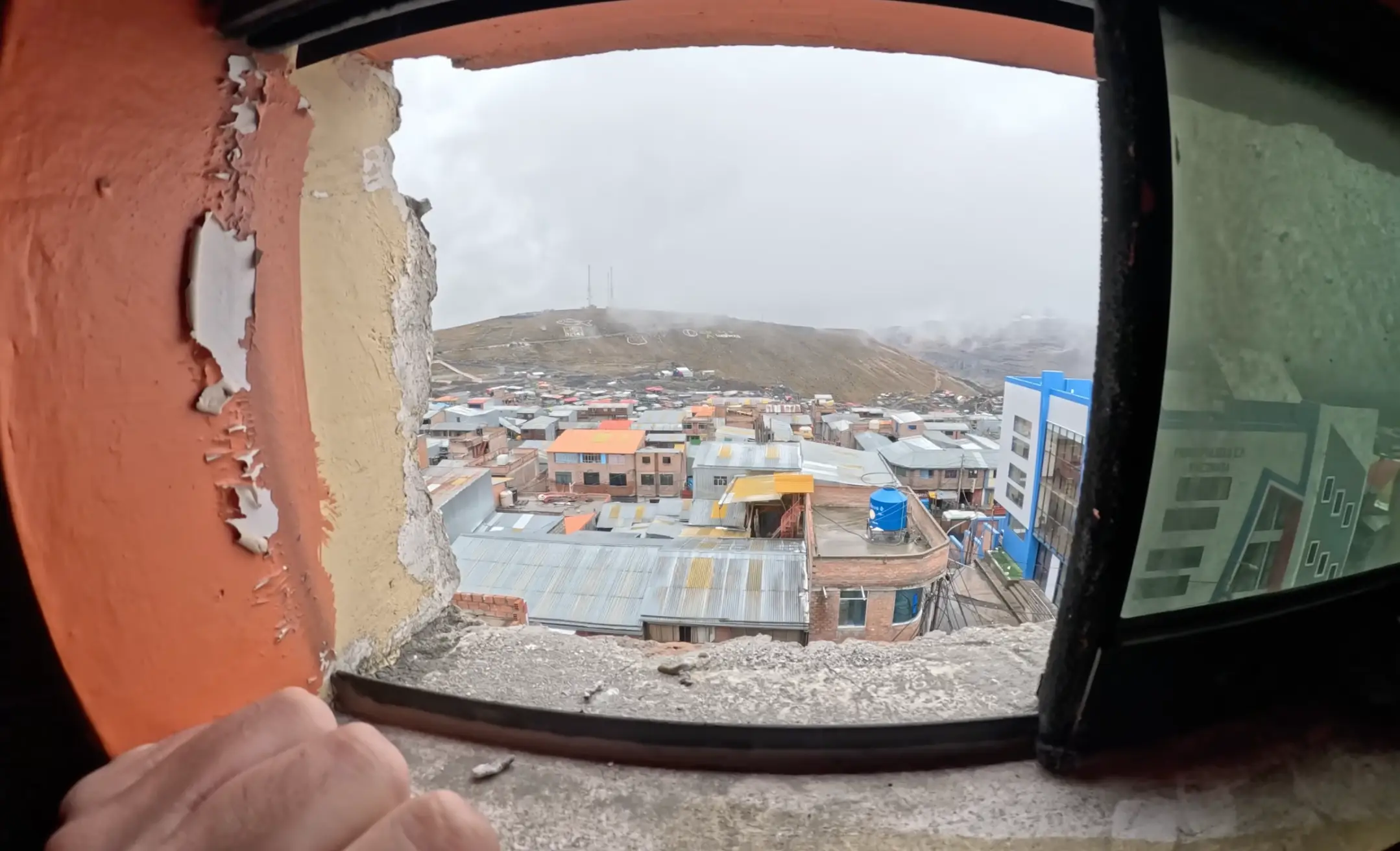 He explored the city while accompanied by police (YouTube/Zazza The Italian)