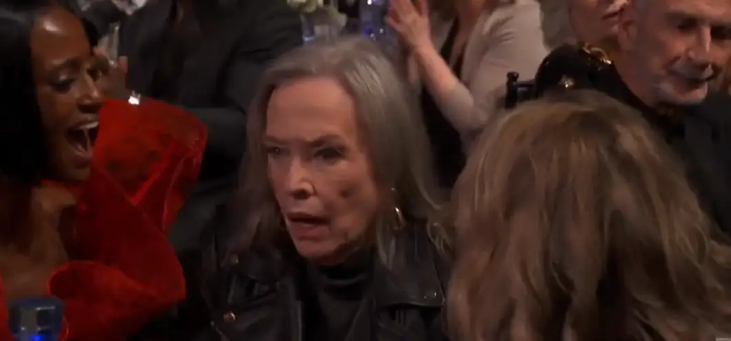 The actress looked stunned over her win (X)