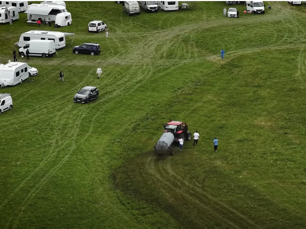 That's one smelly way to do it. (YouTube/LOAGRI)