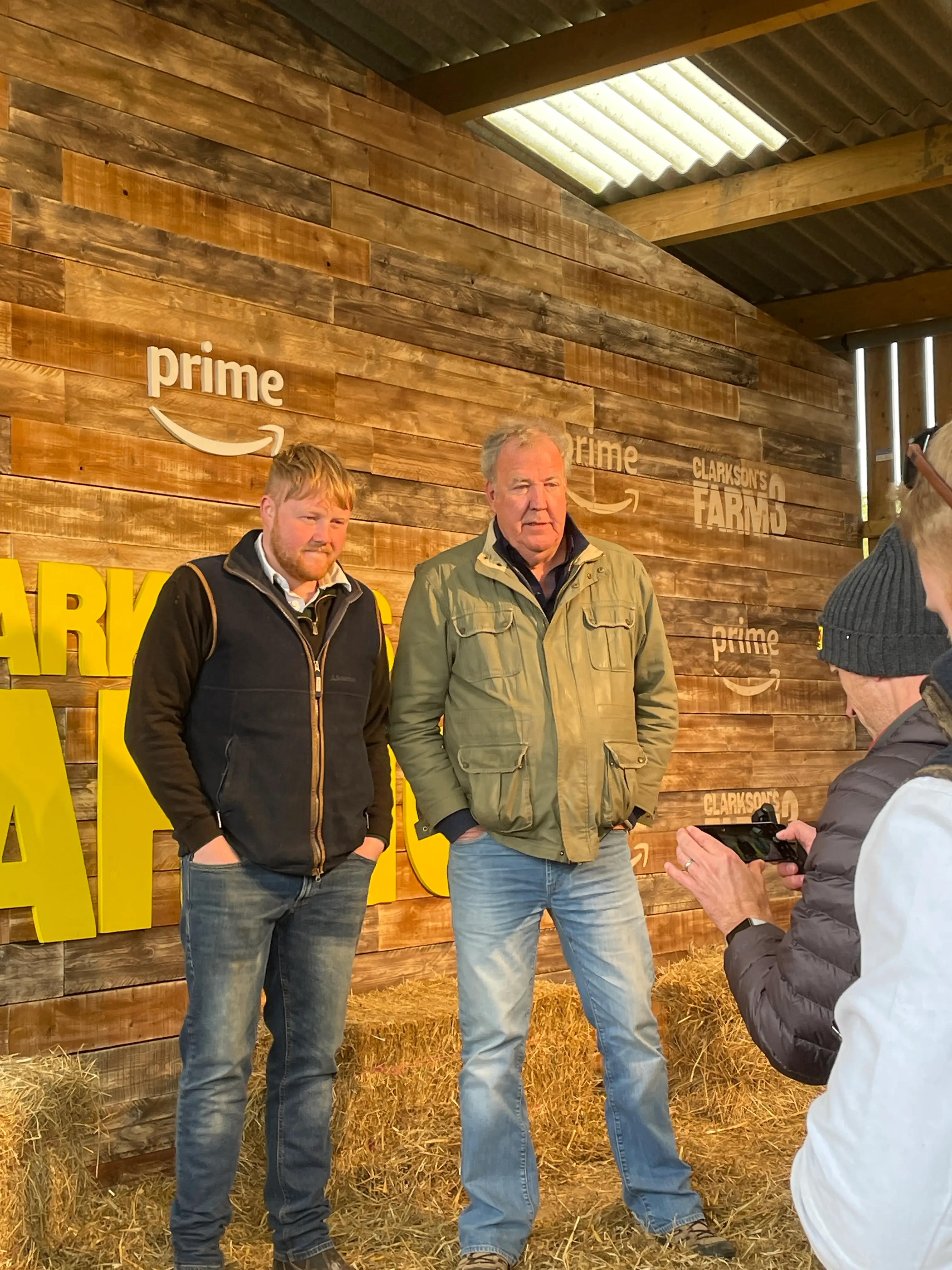 Their friendship on-screen is the same off-screen. (LADbible)