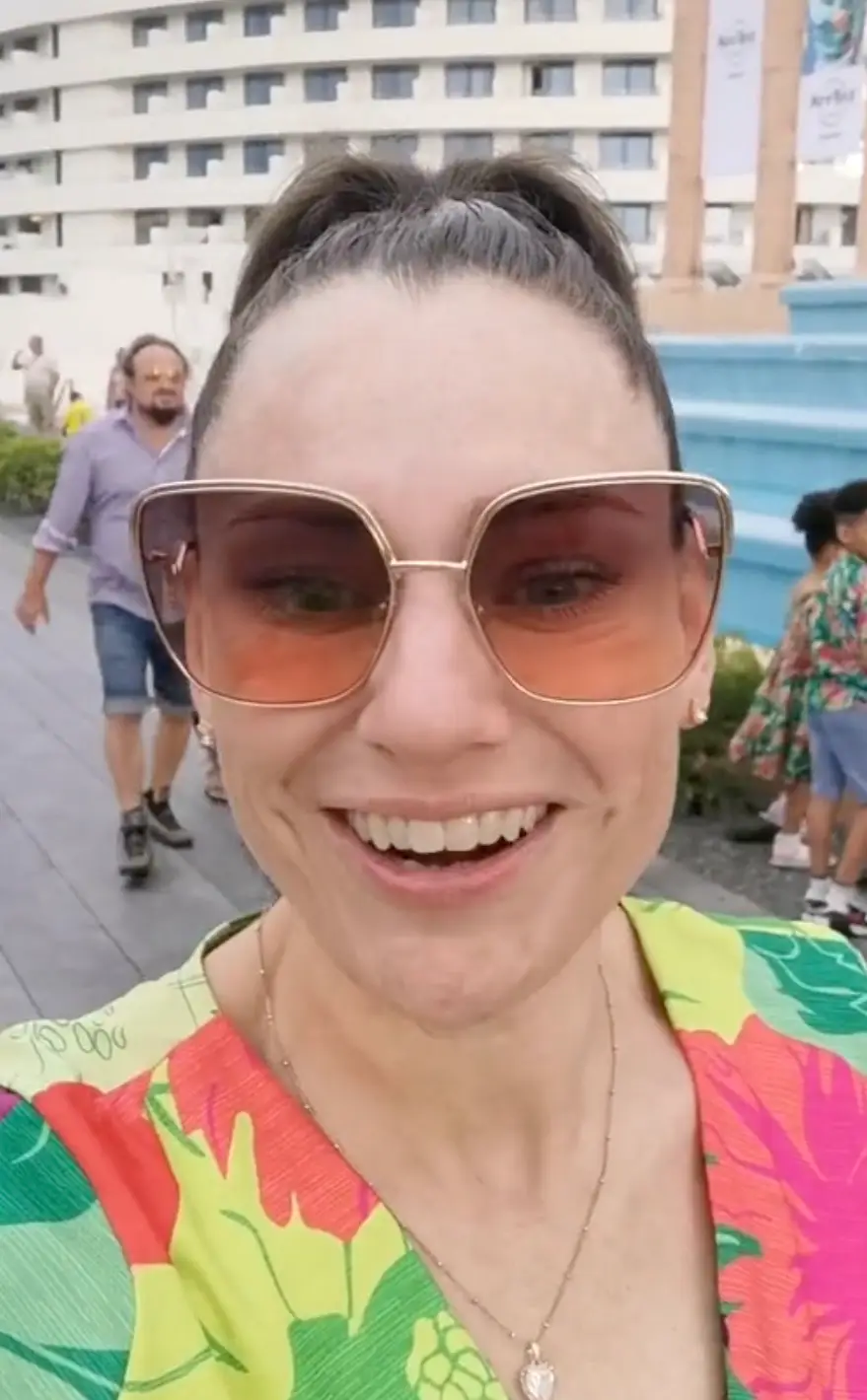 Gemma Loveden couldn't believe how much the meal for seven people cost (TikTok/@gemmaloveden)