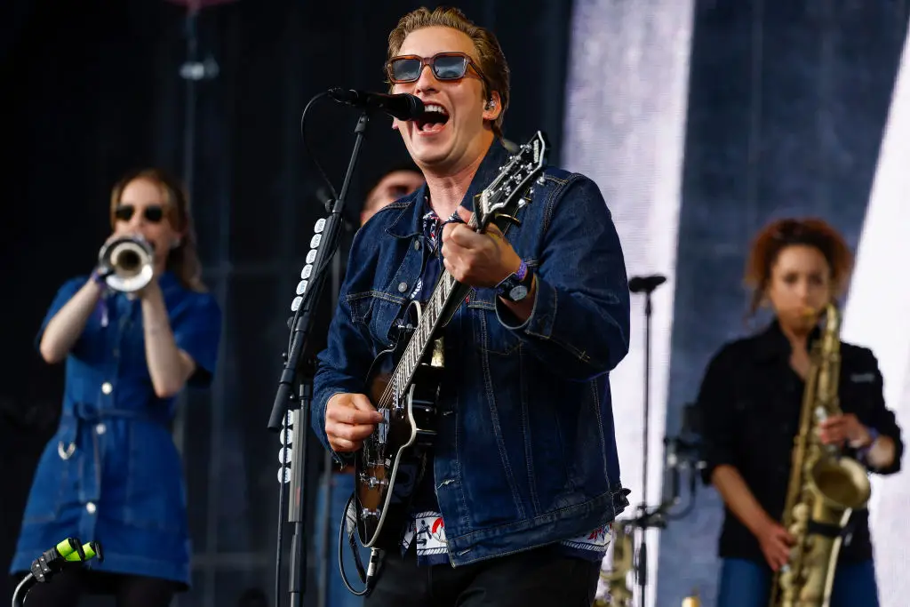 Ezra performing in 2023 (Jeff J Mitchell/Getty Images)