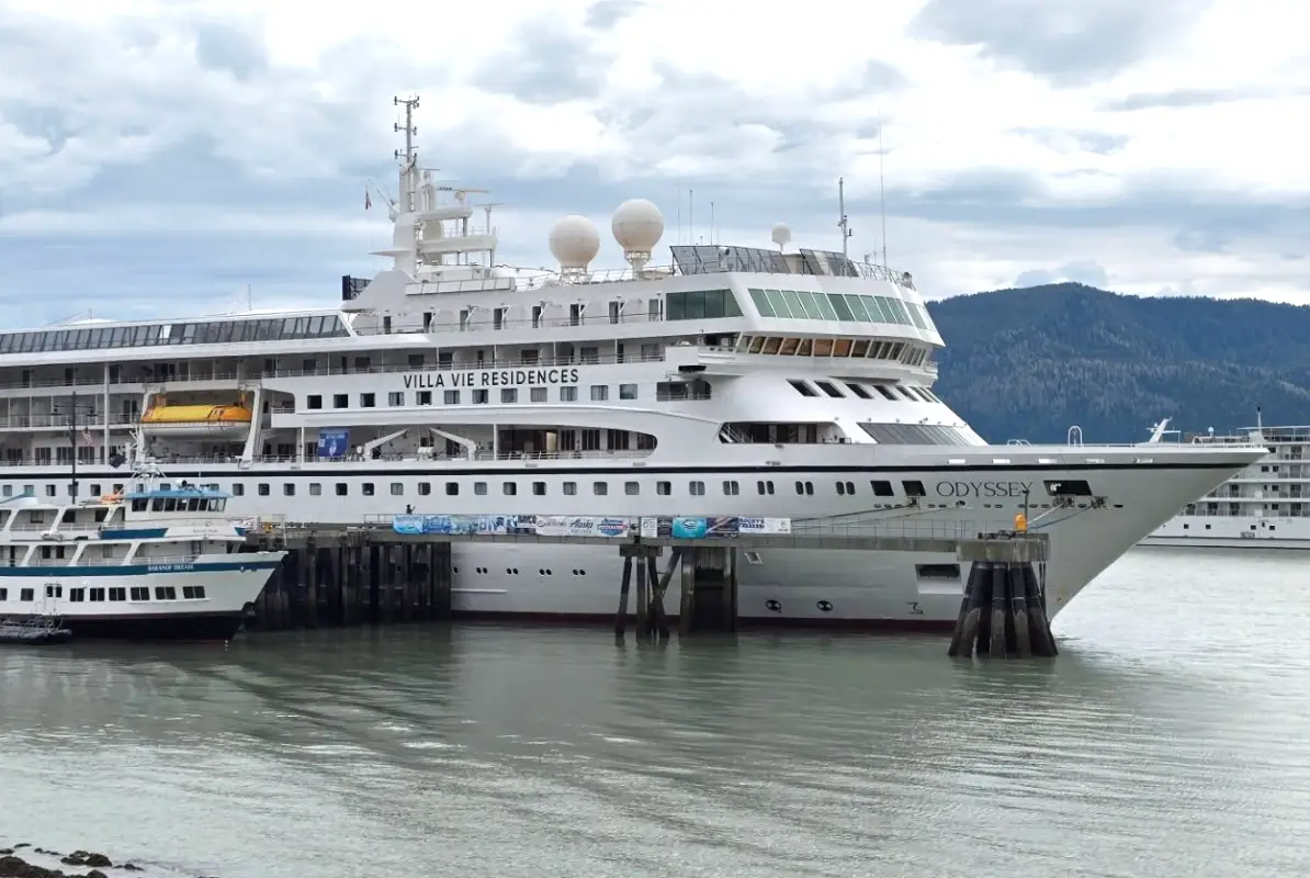 They manage to live comfortable onboard the Villa Vie Odyssey cruise (Instagram/@mid.lifecruising)