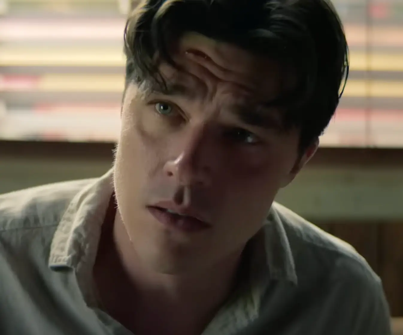 Finn Wittrock stars alongside Kelsey Asbille (Netflix)