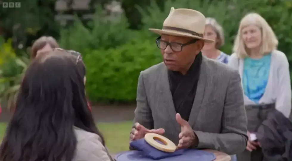 He took the time to explain the significance of the item to the guest (BBC)