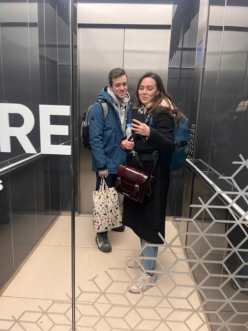 Carla and her boyfriend in the airport (Carla Acosta)