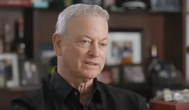 Gary Sinise had to put his career on pause following his wife and son's cancer diagnosis's (YouTube/People)