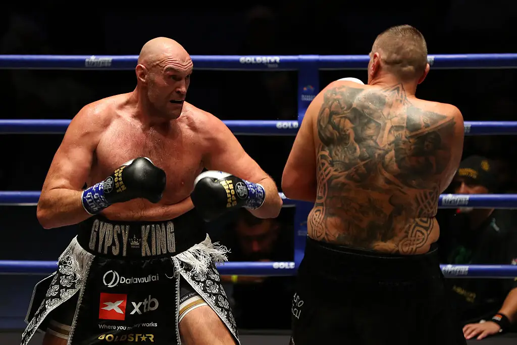 Fury faces off against Wach (Thananuwat Srirasant/Getty Images)