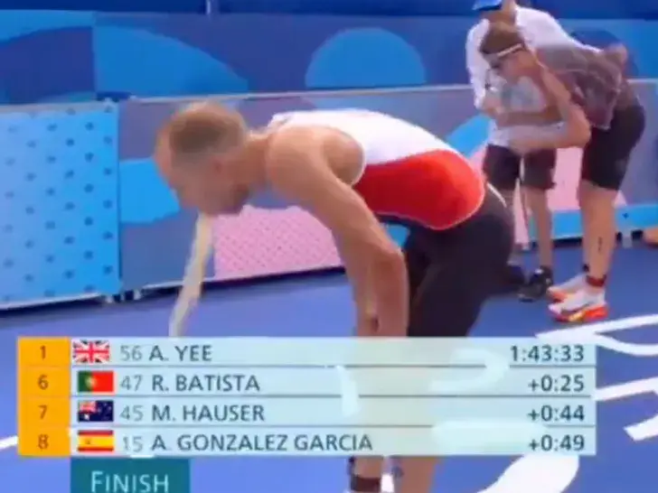 Tyler Mislawchuk vomited after the men's triathlon. (Eurosport)