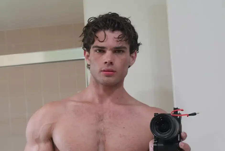 Viewers noted the huge difference in the streamer's appearance after bone smashing (Instagram/Clavicular)