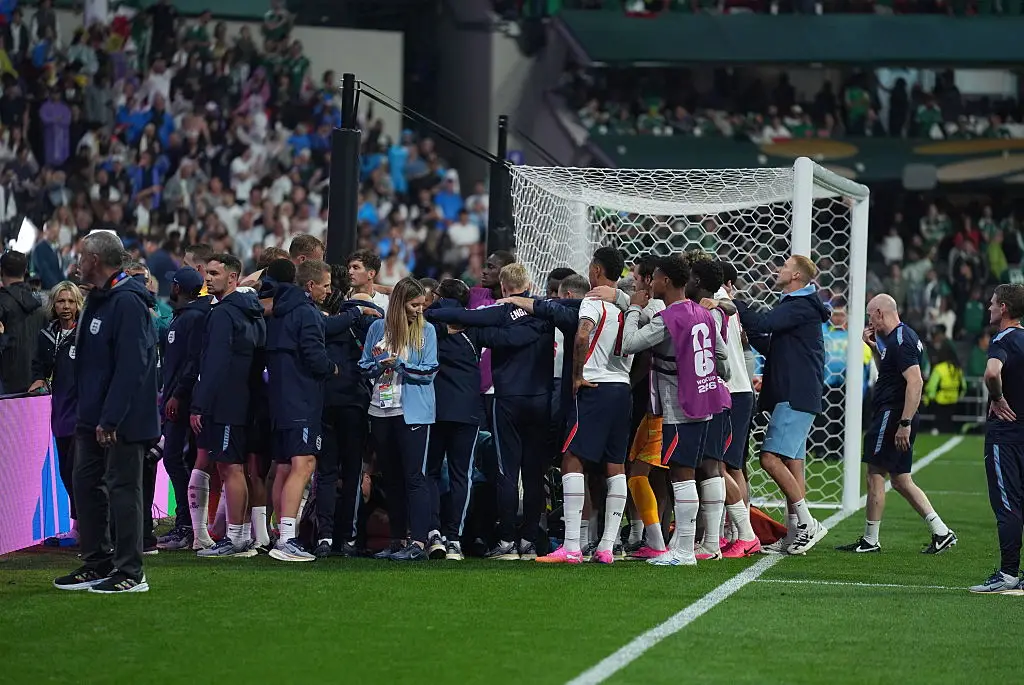 Medics rushed to Henderson's aid (Juancho Torres/Anadolu via Getty Images)