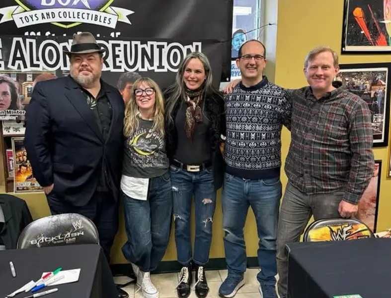 Five of the cast members got together (Instagram/@pandorasboxtoysandcollectibles)