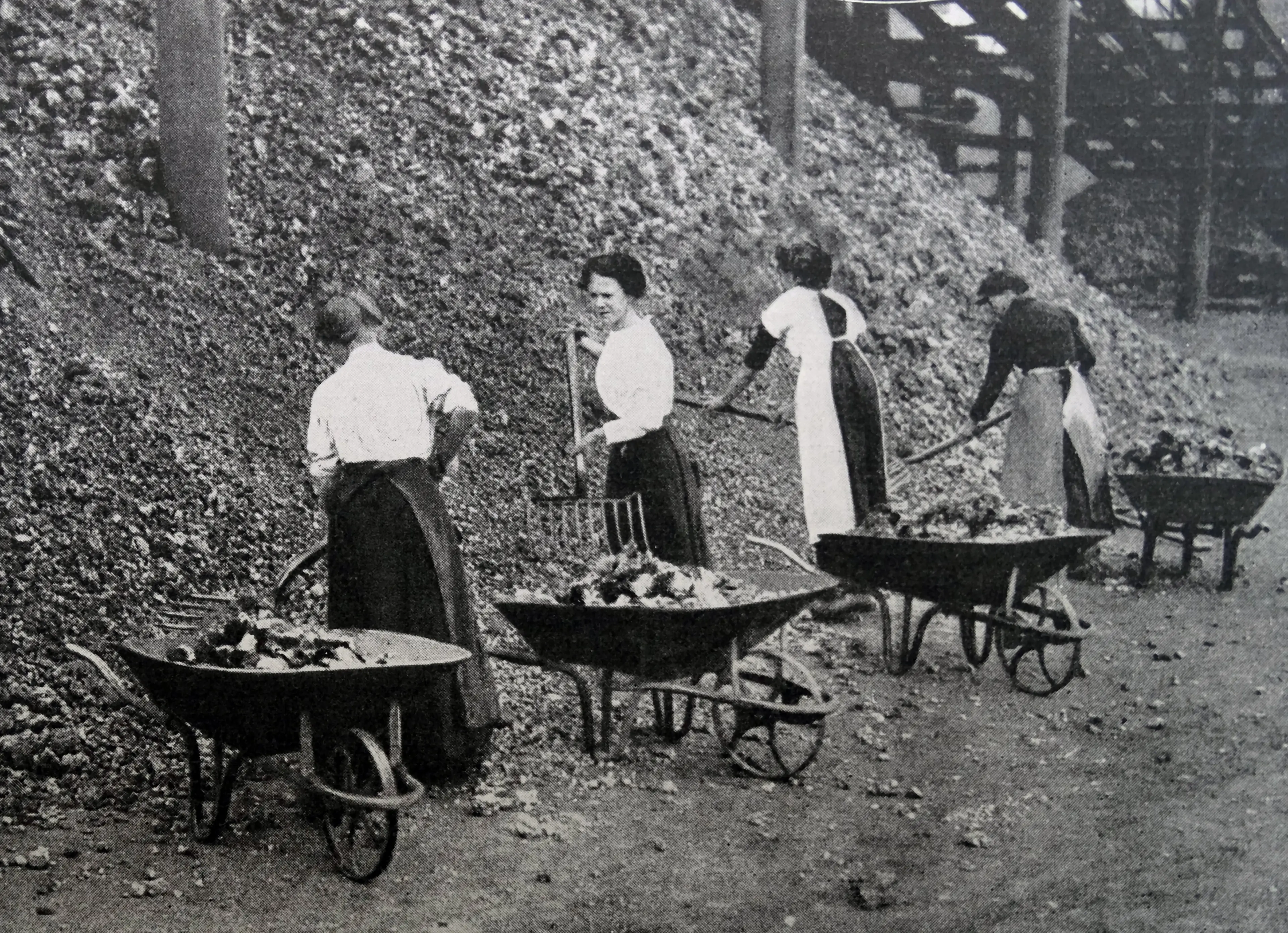 The UK first introduced the clocks changing in 1916 to try and save on coal use in the First World War. (Photo12/Universal Images Group via Getty Images)