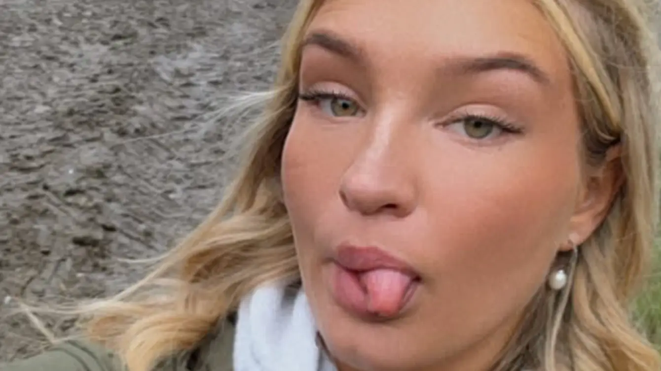 Instagram/@harrietcowan_x