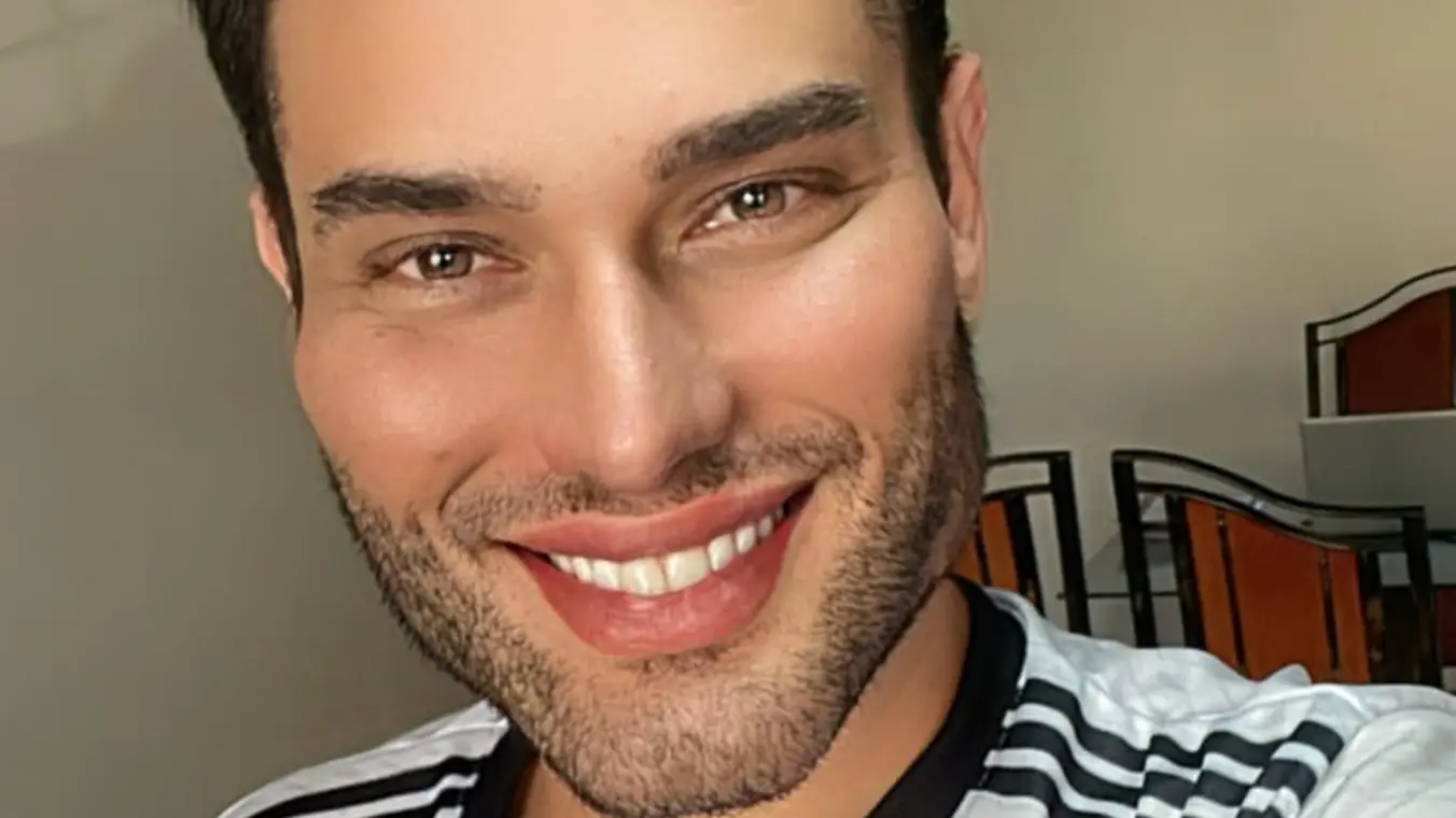 Instagram/Athos Salomé