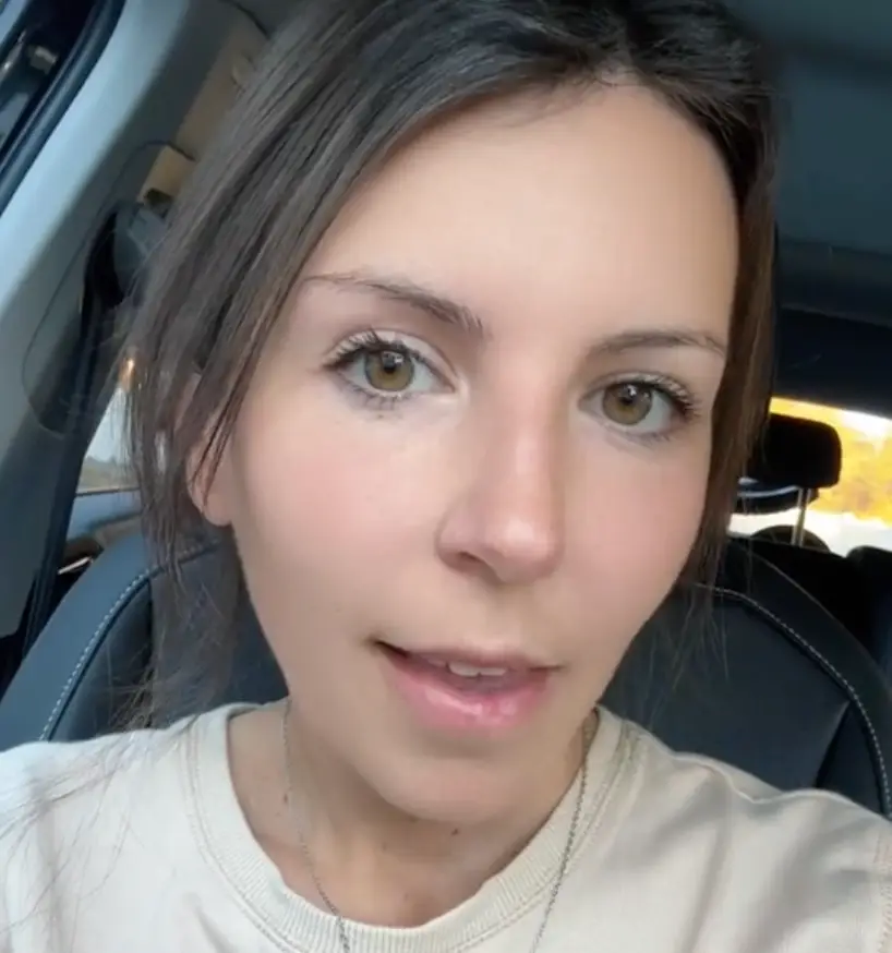 Kristi Halpin has revealed the strange symptoms she experienced before being diagnosed with terminal breast cancer (TikTok/@mbcmama_k)