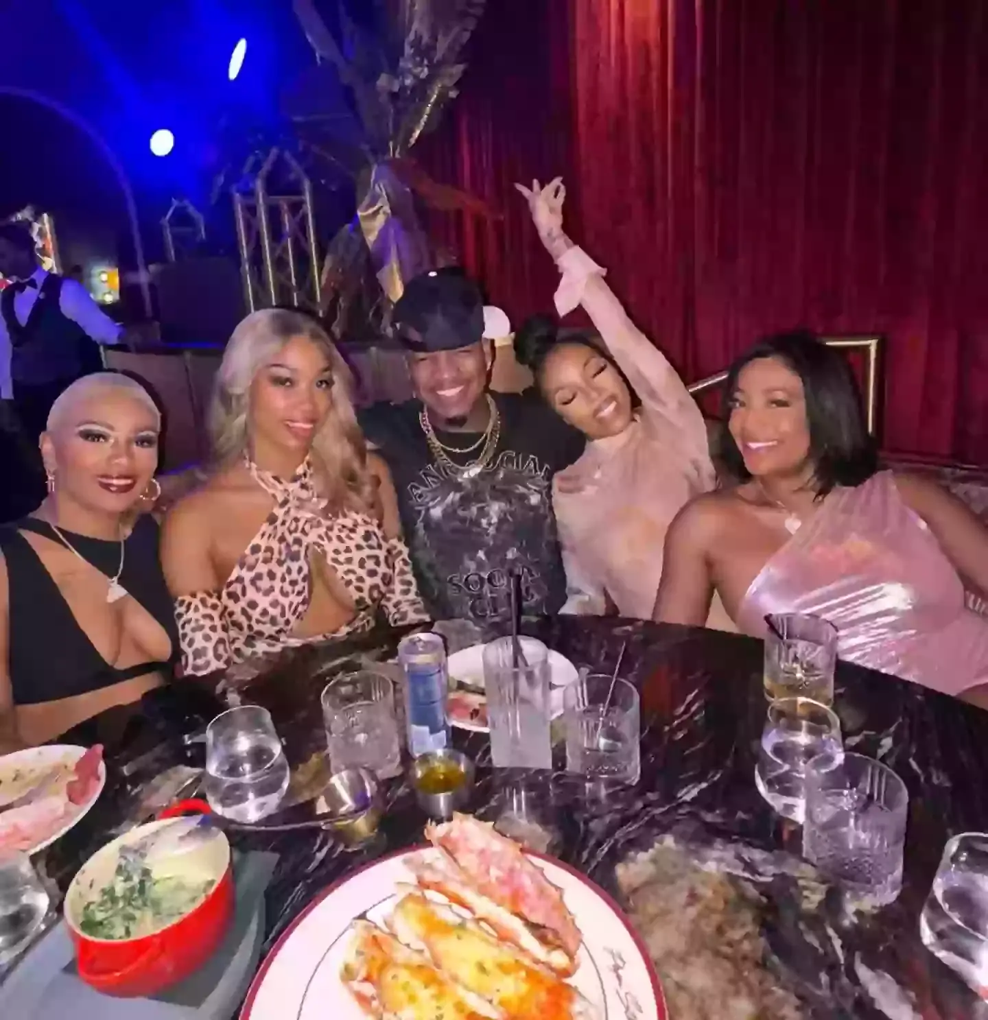 Ne-Yo pictured with all four girlfriends (Instagram/@neyo)