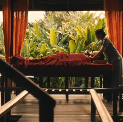 Saxon got a little excited during his massage (HBO)