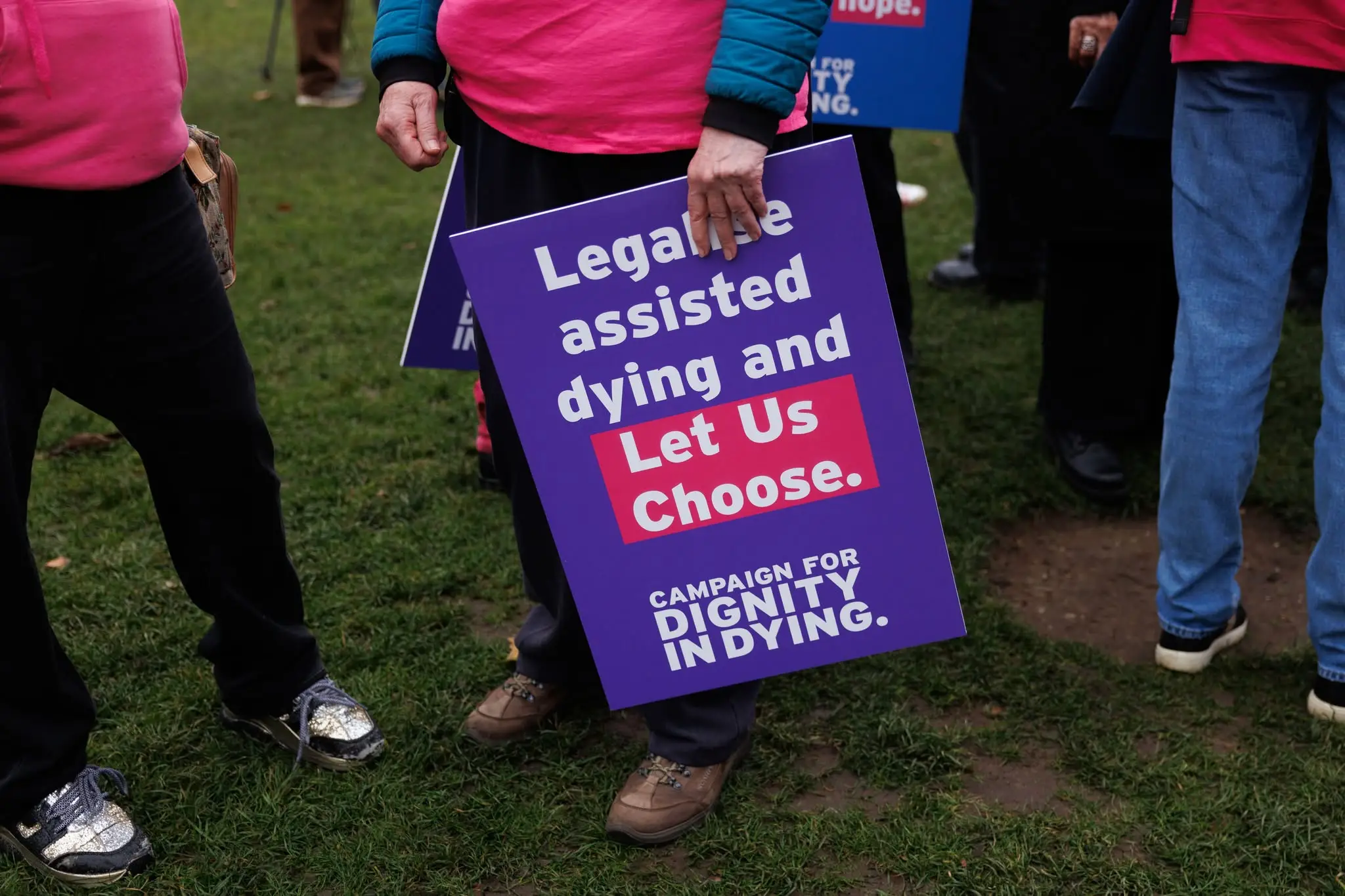 Campaigners for and against the assisted dying bill demonstrated outside parliament. (Dan Kitwood/Getty Images)