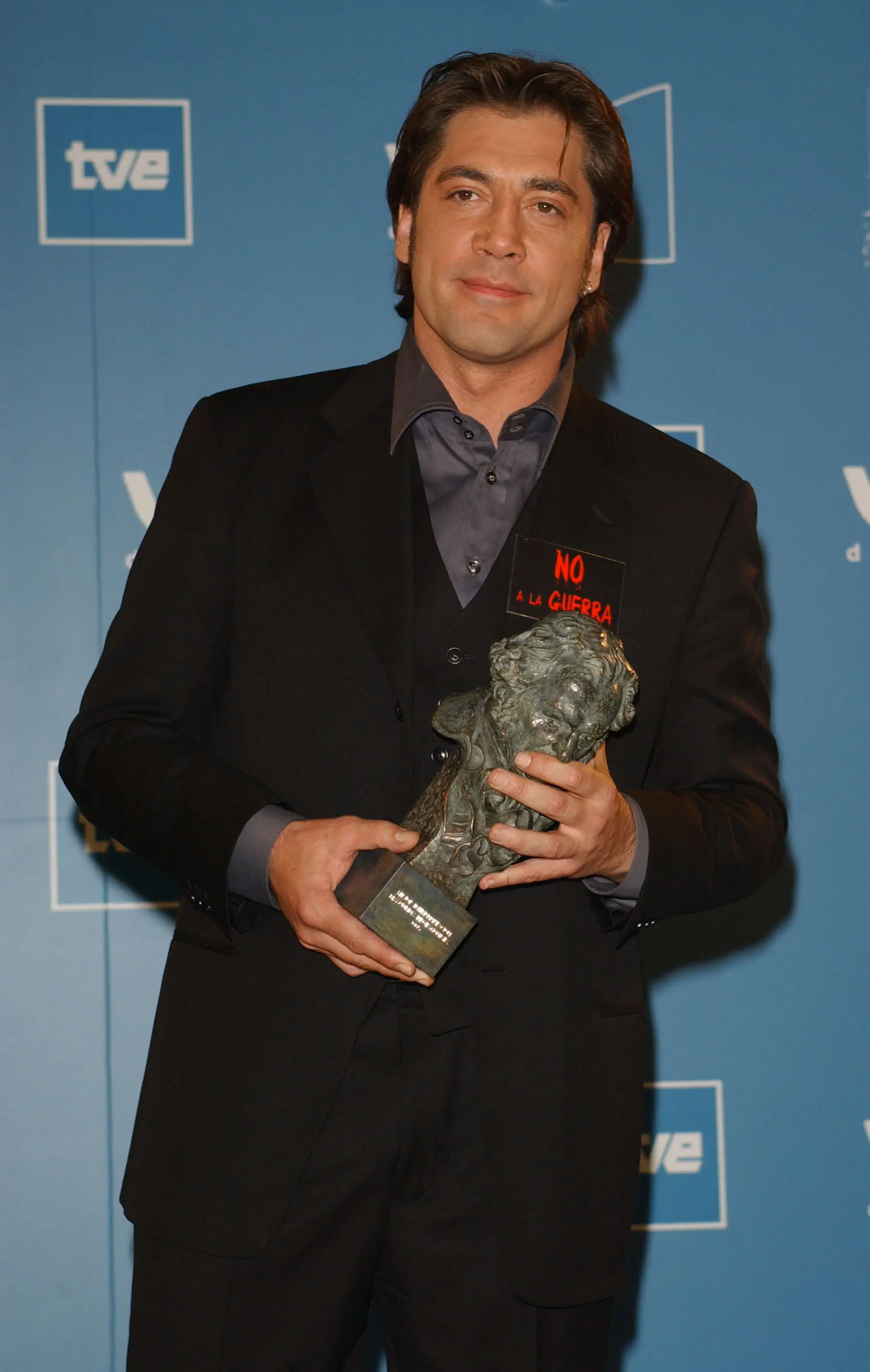 He wore the same badge at the Goya Awards in 2003. (Carlos Alvarez/Getty Images)