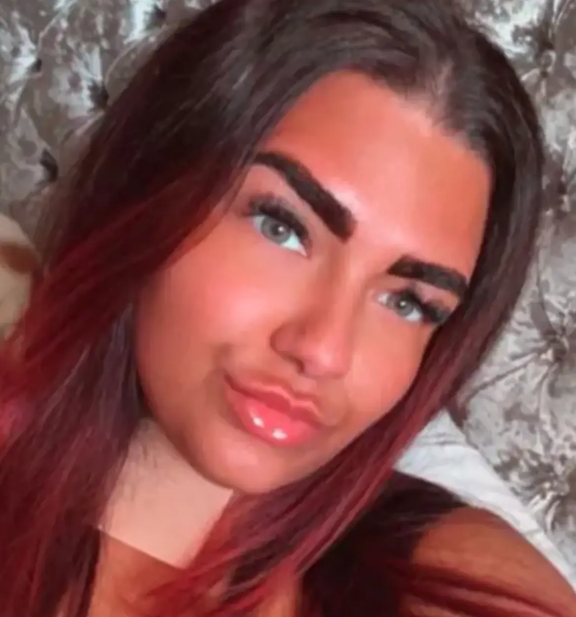 Sarah Thompson, aged just 34, was found dead at her home by her daughter in September (Facebook/Sarah Thompson)