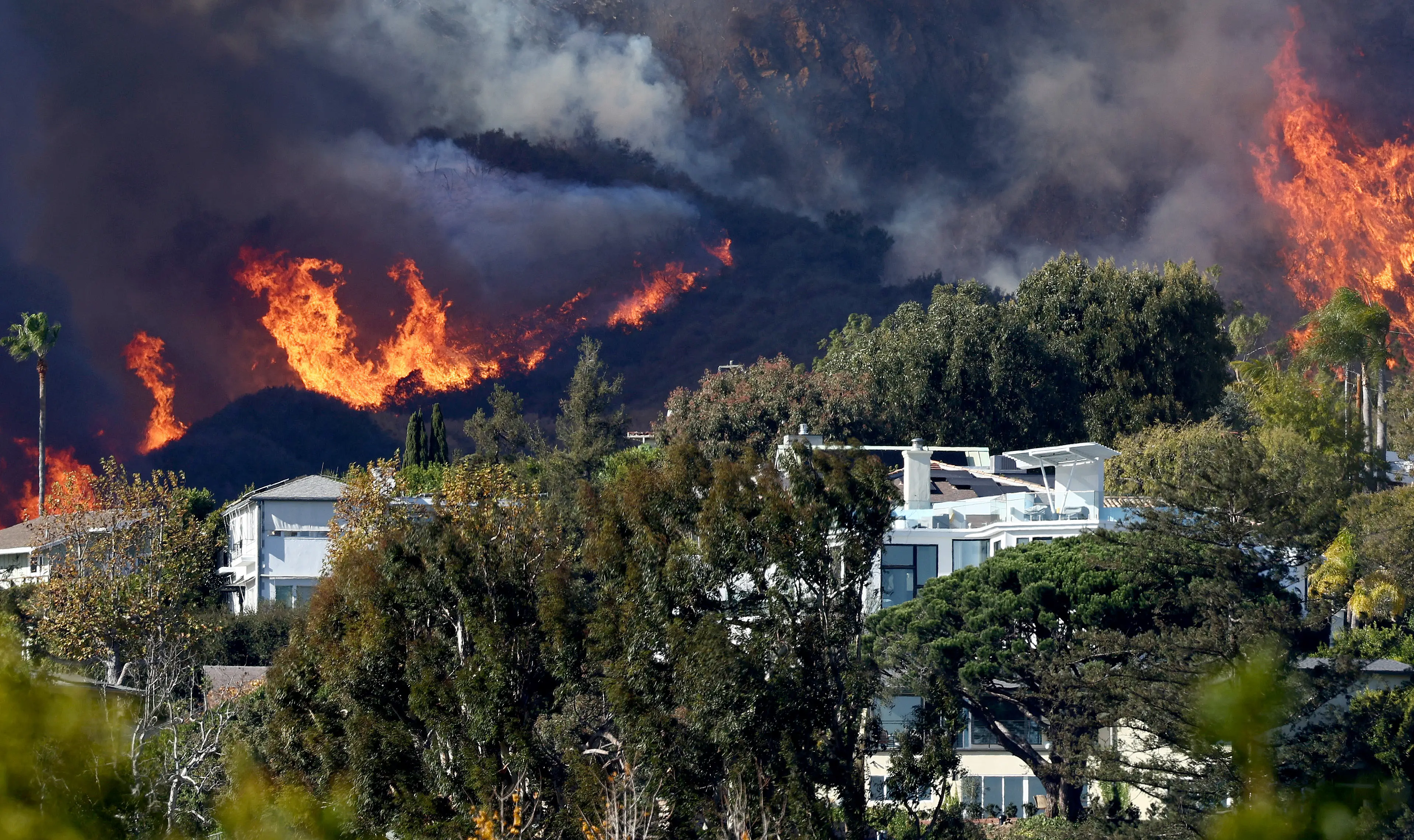 Wildfires in California continue to rage on (Mario Tama/Getty Images)