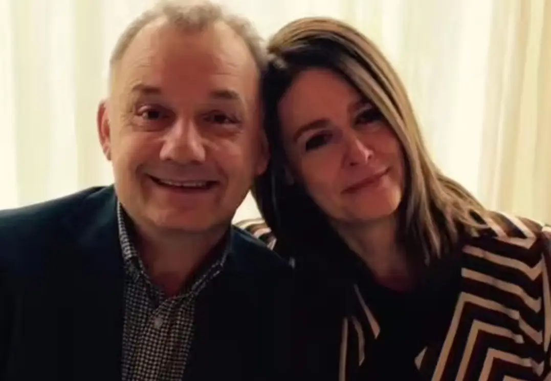 He got married to Lisa Matthews less than an hour before going in for the life-saving surgery (X/@realbobmortimer)