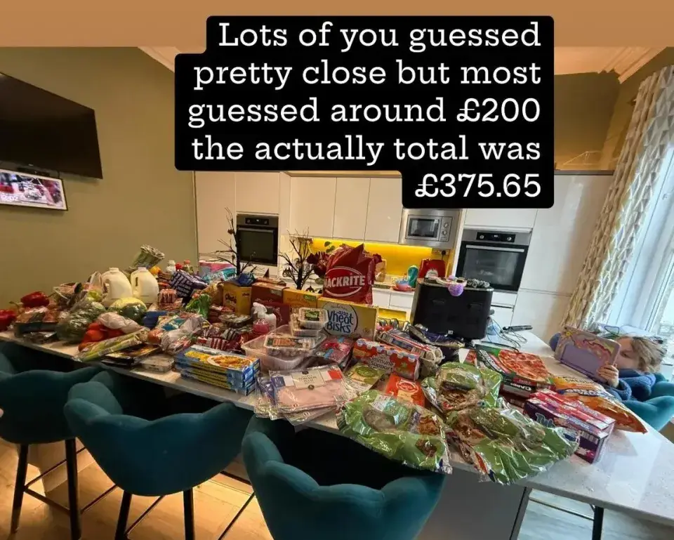 The star of Channel 5's 22 Kids and Counting shared pictures of their weekly shop (Instagram/@theradfordfamily)