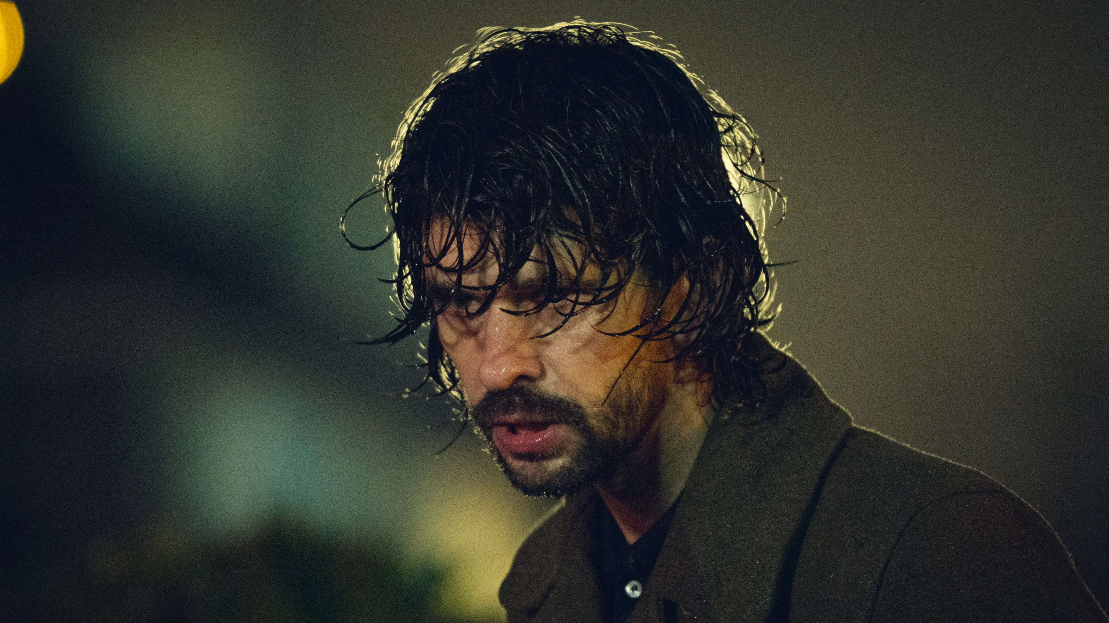 Whishaw plays a very different character from his normal ones in this (Netflix)