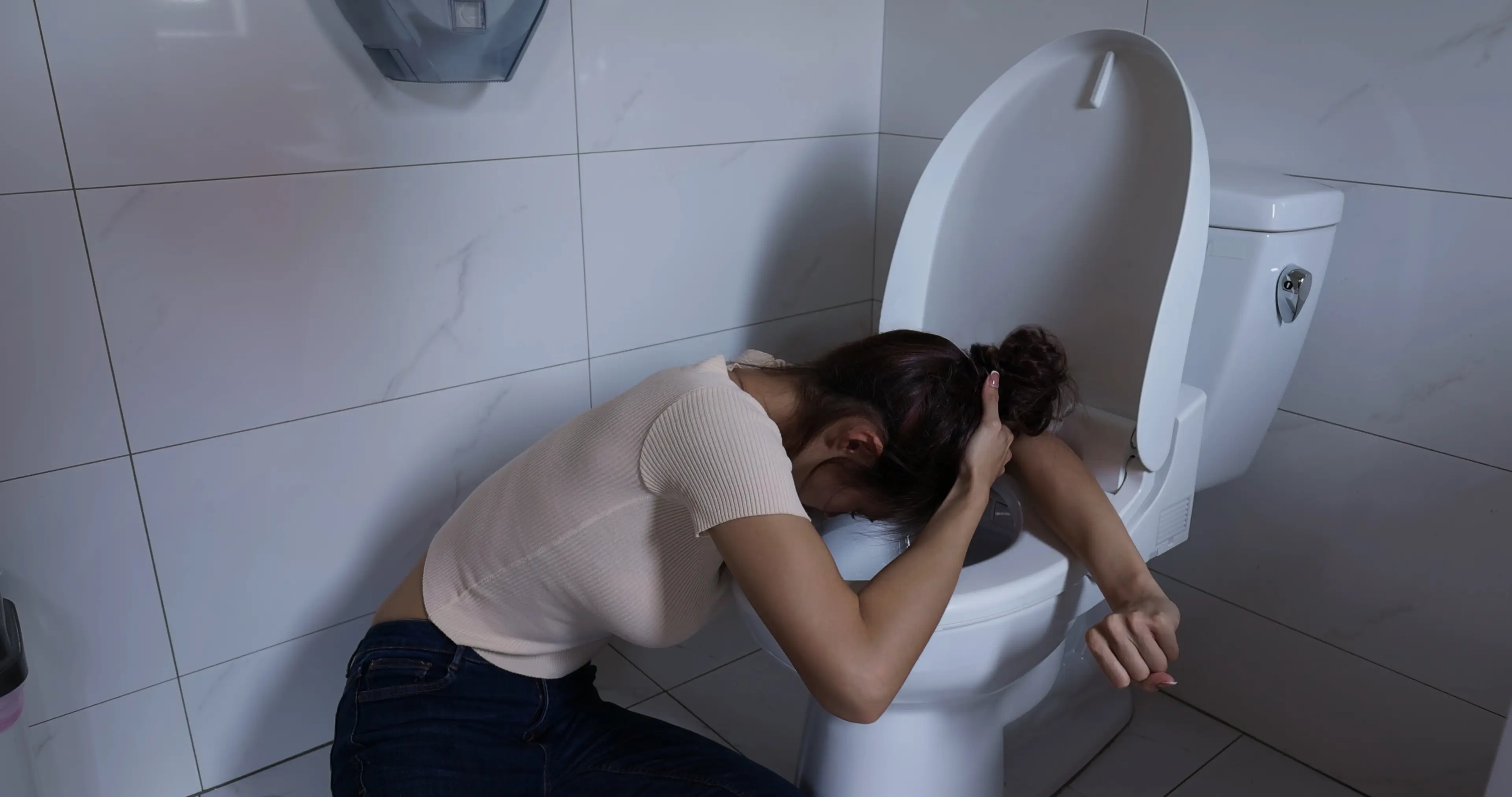 Common symptoms include repeated vomiting and intense abdominal pain. (Getty Stock Image)
