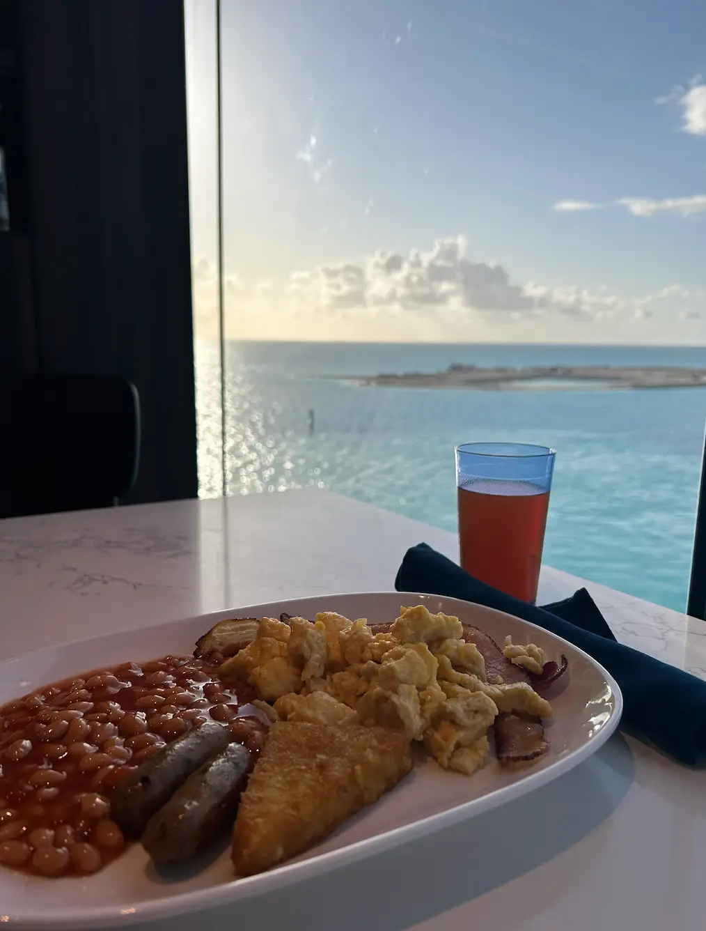 Breakfast with one heck of a view (LADbible)