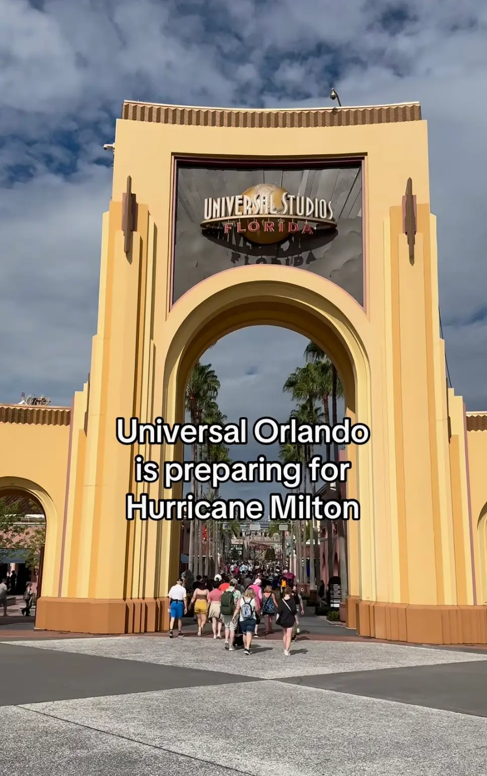 Staff at Universal Studios have been preparing for Hurricane Milton to hit (TikTok/@fastpass_shopping)