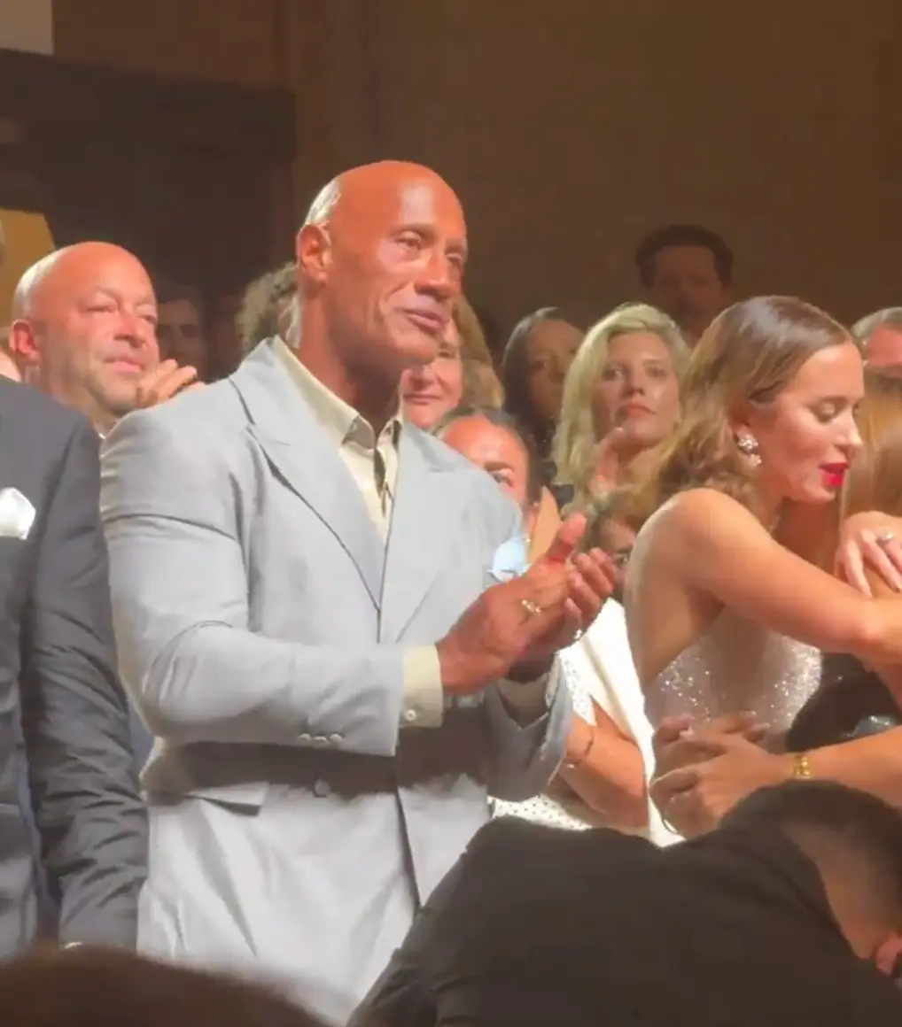 The 15 minute standing ovation for Smashing Machine (X)