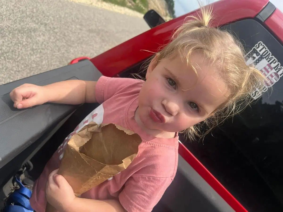 Fortunately, Paisley wasn't hurt and her family could see the funny side. She even asked for a giraffe toy afterwards. (Jam Press)